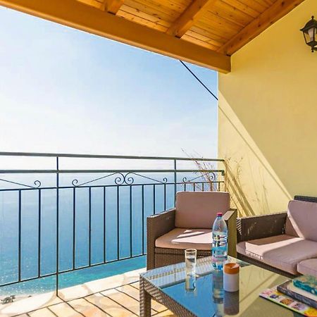 Villa Aris Gimari ภายนอก รูปภาพ