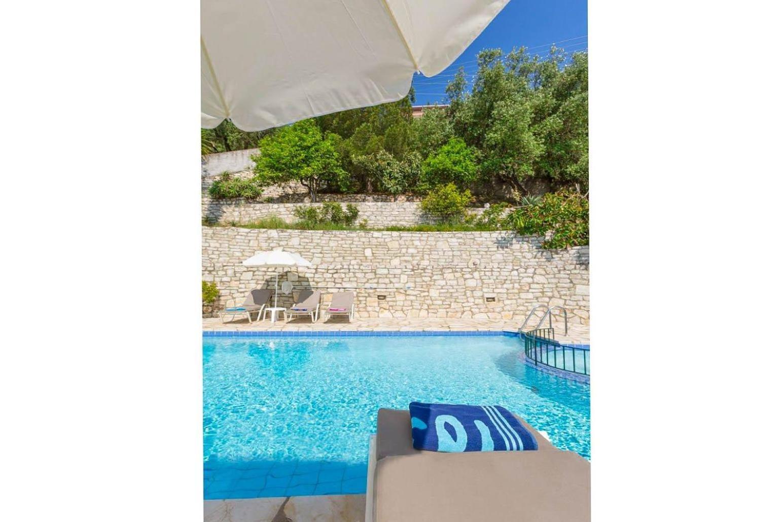 Villa Aris Gimari ภายนอก รูปภาพ
